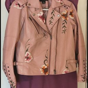 I am selling a beautiful leather Jacket an awesome
